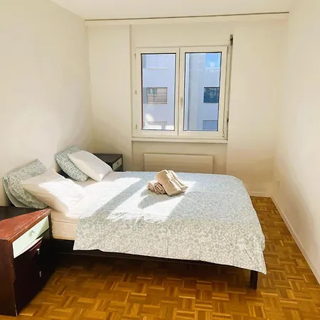 Huge Center With Balcony In Zurich, Kars - Self Checkin Zürich