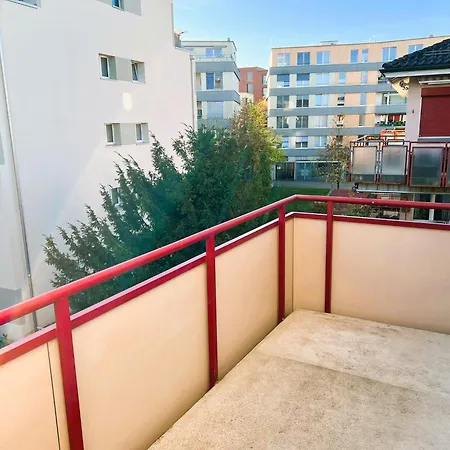 Huge Center With Balcony In Zurich, Kars - Self Checkin Apartment